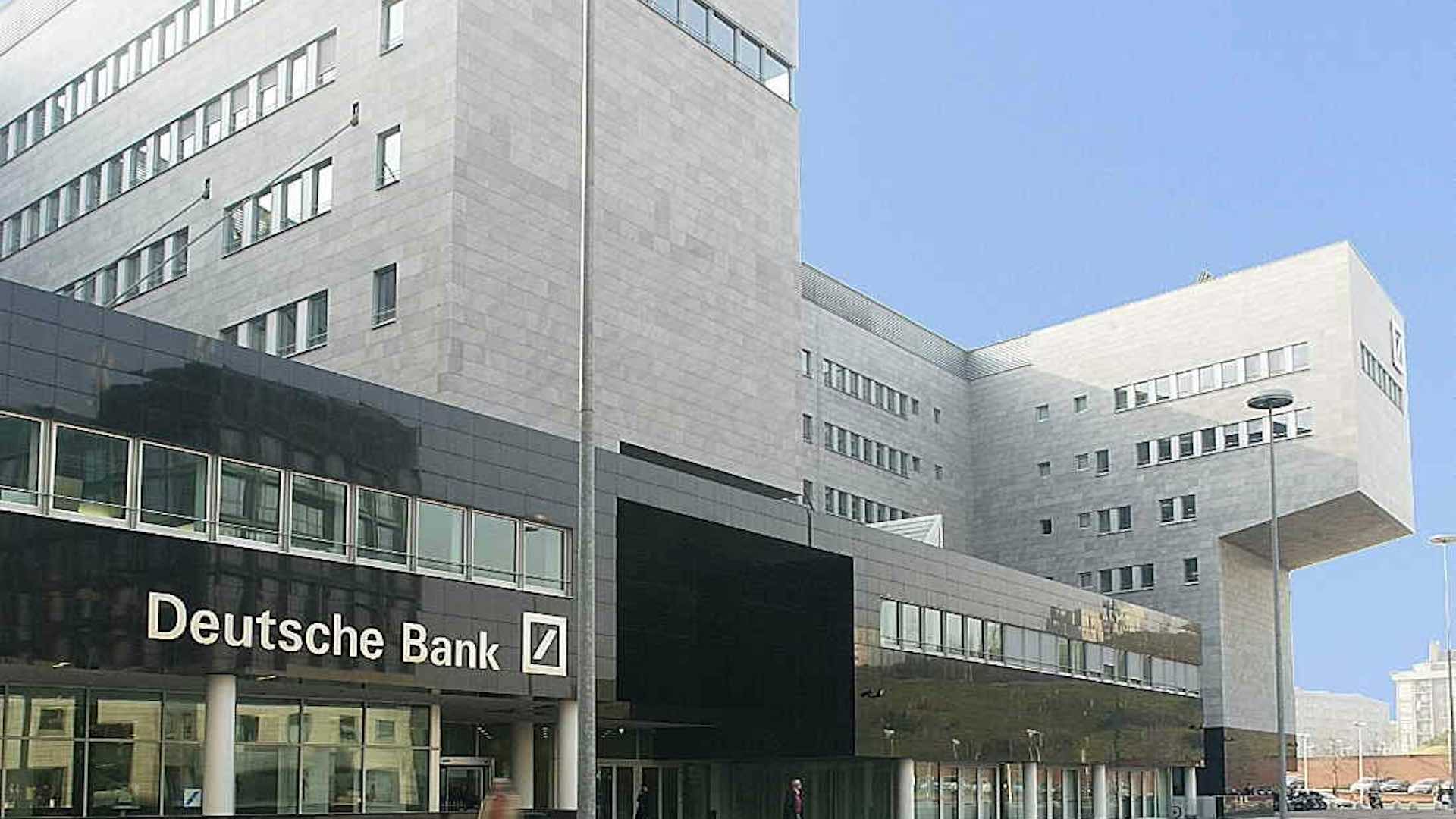 ड्यूश बँक $4.5 अब्ज नफ्यासह 3,500 नोकऱ्या कमी करणार आहे